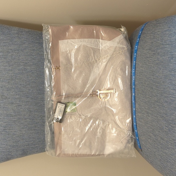 New Badgley Mischka Tote With Chain Detail In Taupe - Picture 3 of 7